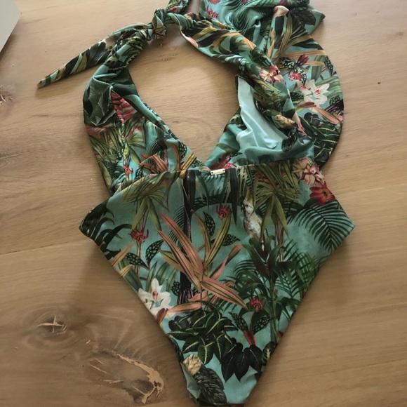 Patbo tropical ruffle one piece swimsuit - Picture 7 of 8